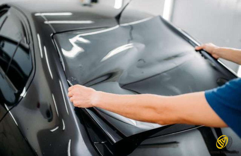 DỊCH VỤ DÁN PHIM CÁCH NHIỆT TẠI HỆ THỐNG LỐP XE VƯƠNG THỊNH VƯỢNG