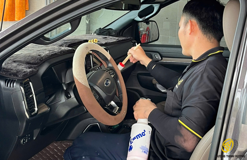 TẠI SAO NÊN VỆ SINH NỘI THẤT Ô TÔ THƯỜNG XUYÊN?